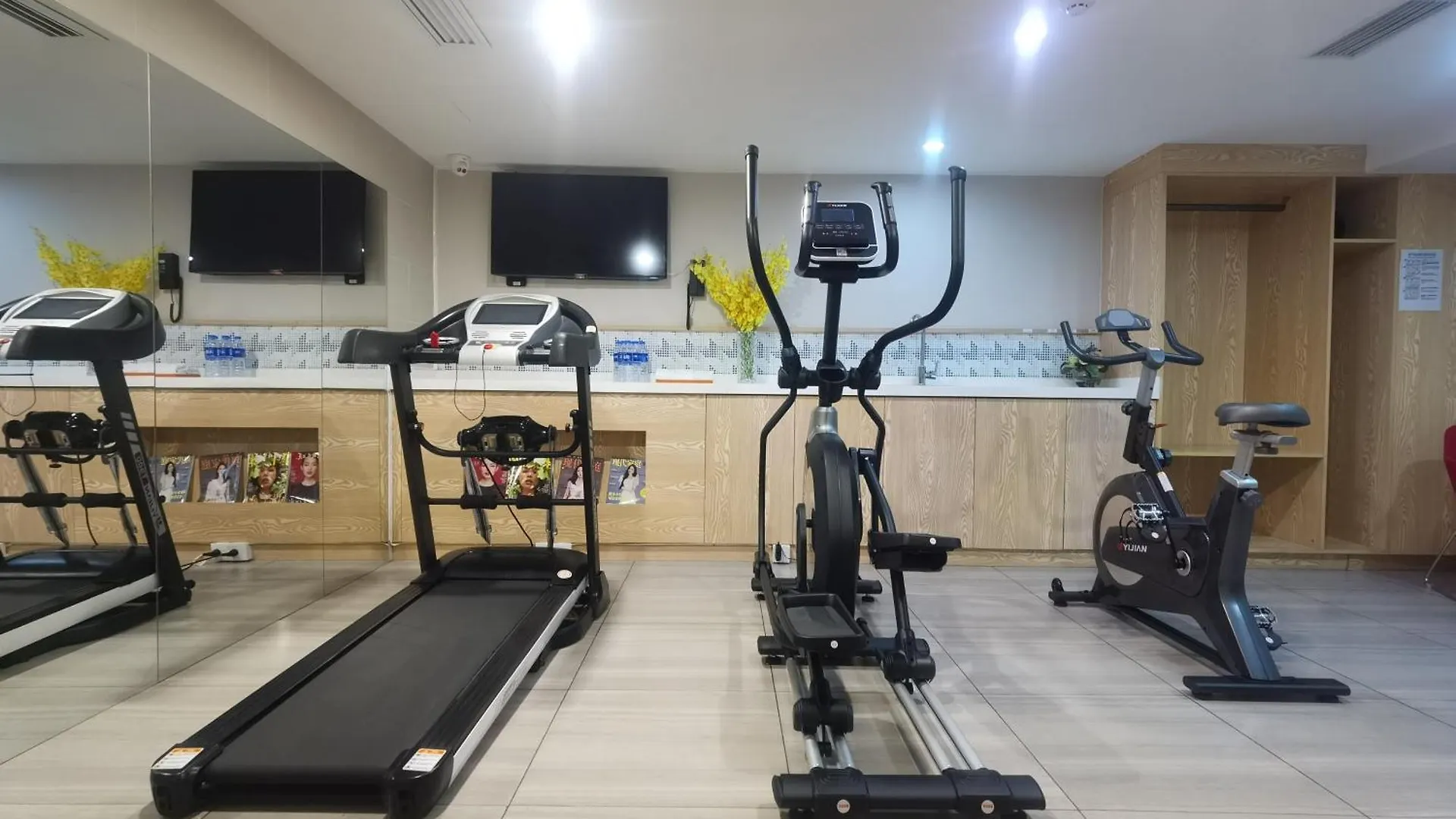 Holiday Inn Express Shanghai Gubei By Ihg 3*,